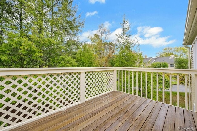 Building Photo - 2102 Martingale Dr