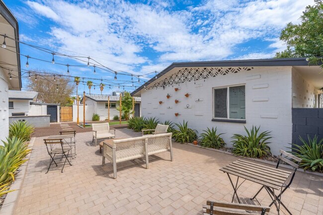 Building Photo - 3307 N 66th Pl