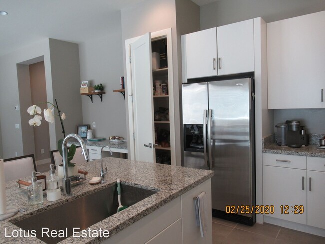 Building Photo - 3 br, 2.5 bath House - 6815 E Orion Dr