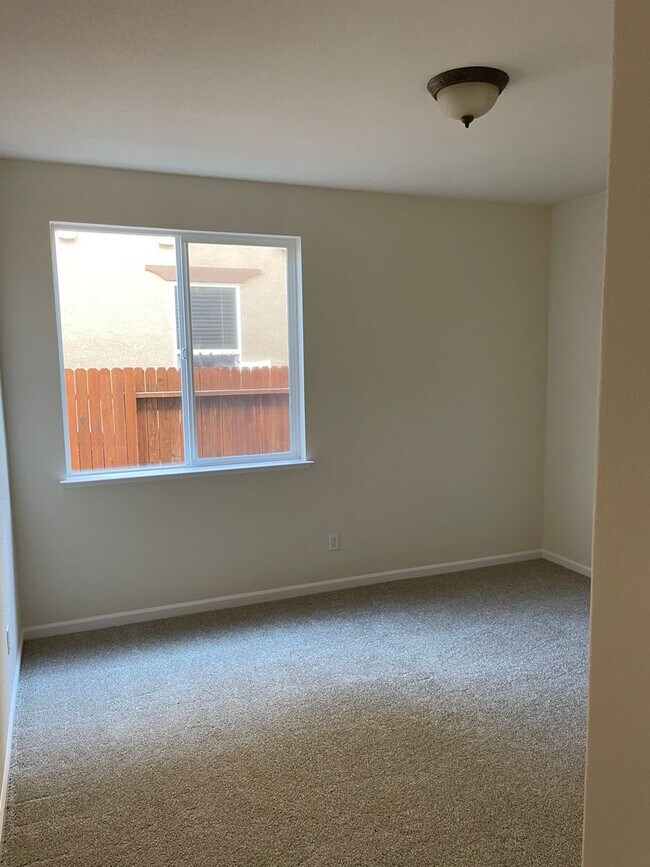 Building Photo - NICE TWO STORY HOME IN WEST ROSEVILLE