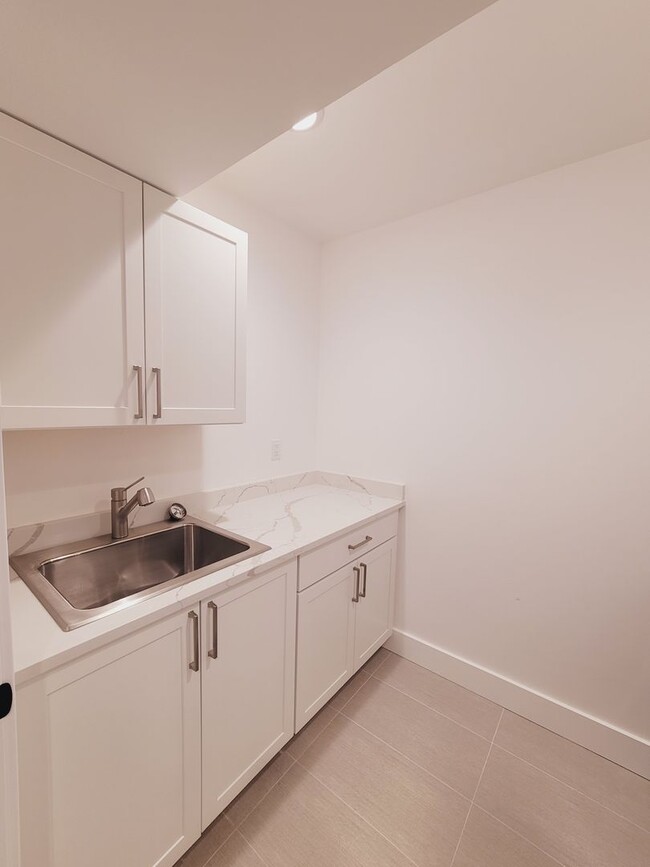 Building Photo - Luxury Downtown Townhome