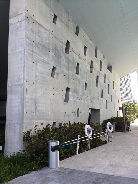 Building Photo - 68 SE 6th St