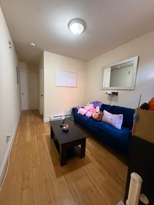 Building Photo - 1630 N Sydenham St