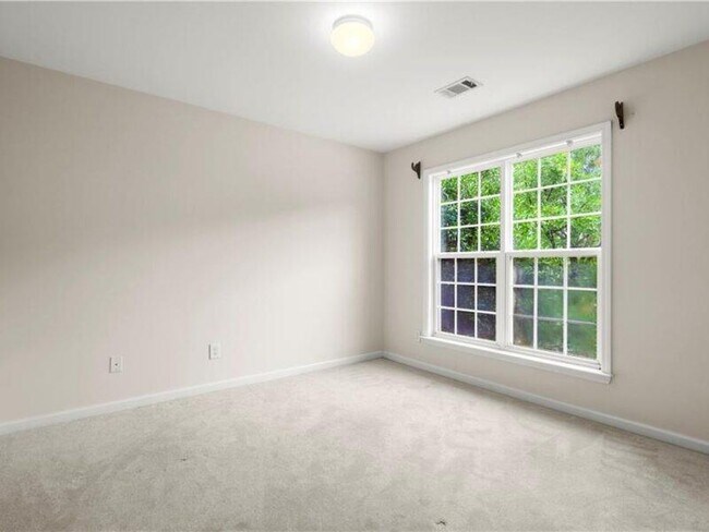 Building Photo - 2080 Vistoria Dr