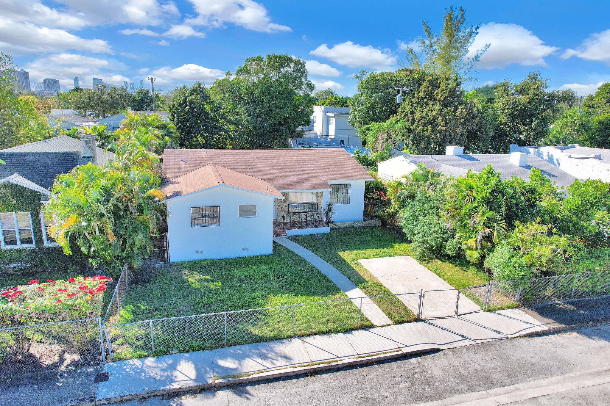 Building Photo - 135 NW 48th Ct