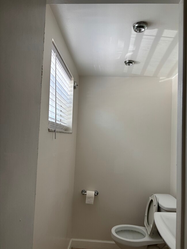 Building Photo - 15389 S Dixie Hwy