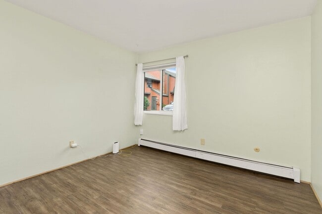 Building Photo - $250 OFF FIRST MONTHS RENT: 2 Bedroom, 1 Bathroom Apartment, trash, water, and hot water heat inc...
