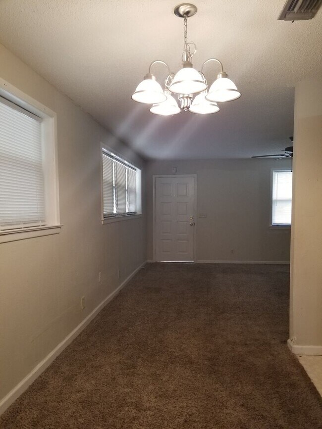Building Photo - Great 3 bedroom 2 bath home for rent.