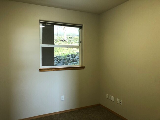 Building Photo - 3 Bed 2 Bath Condo in Bellingham near WWU