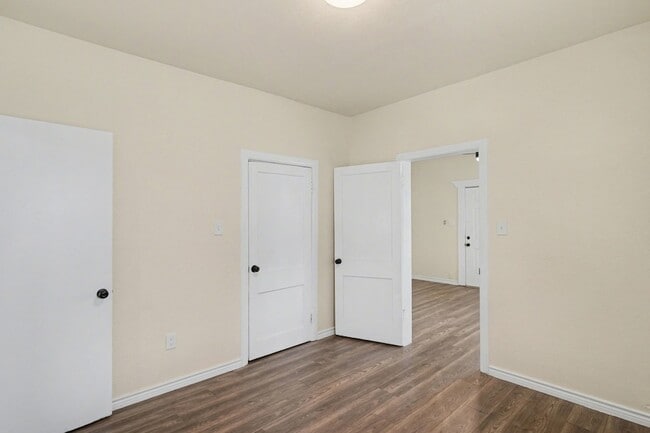 Building Photo - 4805 Belmont Ave