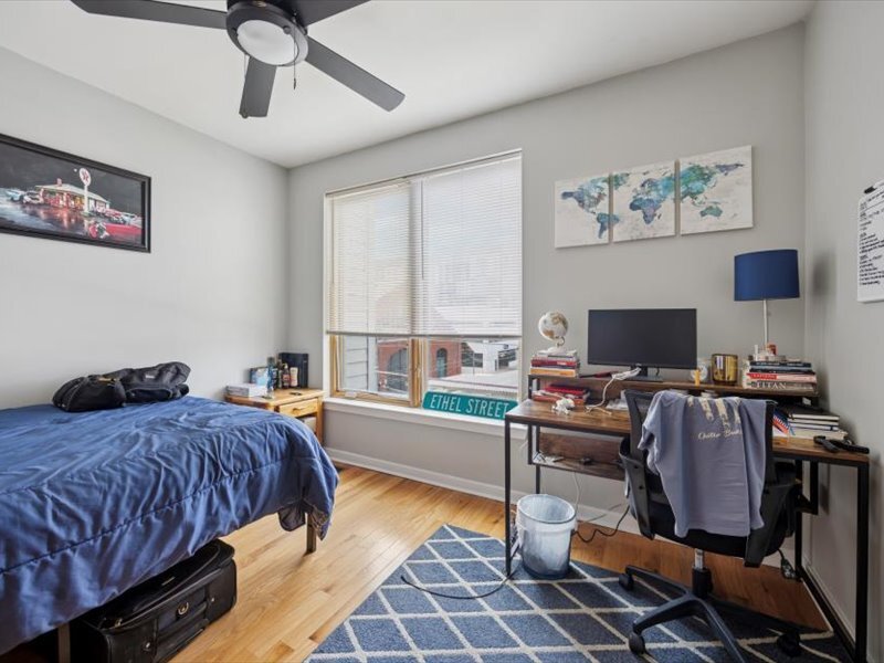 Building Photo - 928 S 15th St