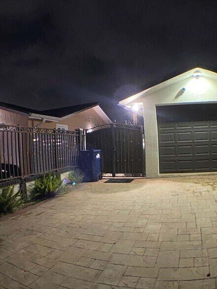 Building Photo - 13450 SW 5th St