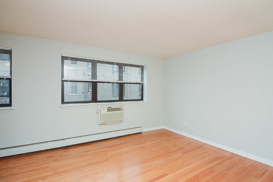 Building Photo - 503 W Briar Pl