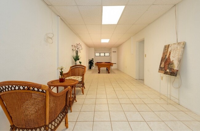 Building Photo - Beautiful Home in Royal Summit