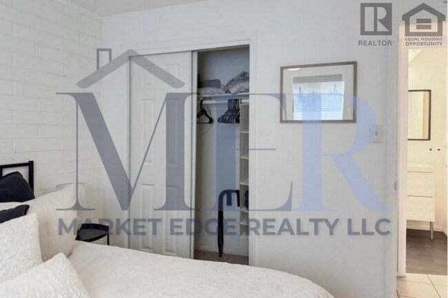 Building Photo - 4711