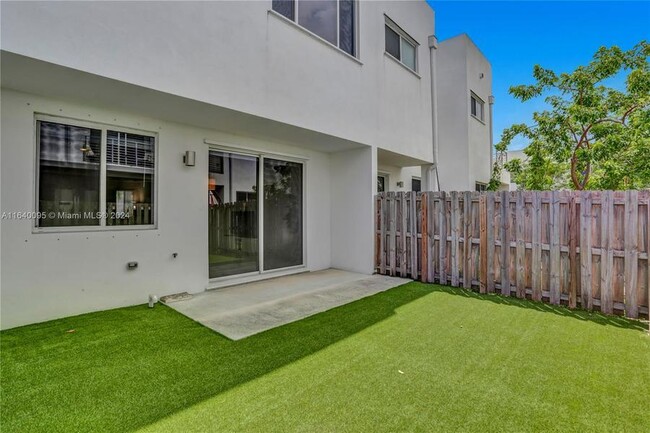 Building Photo - 10271 NW 72nd St