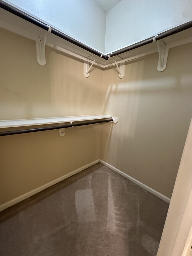 Building Photo - 6863 Par Rd 7137