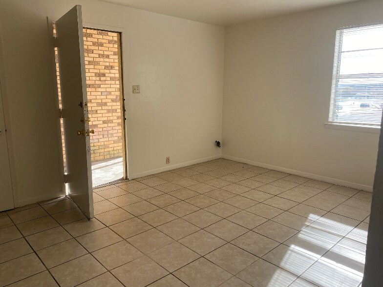 Building Photo - 414 E Avenue A