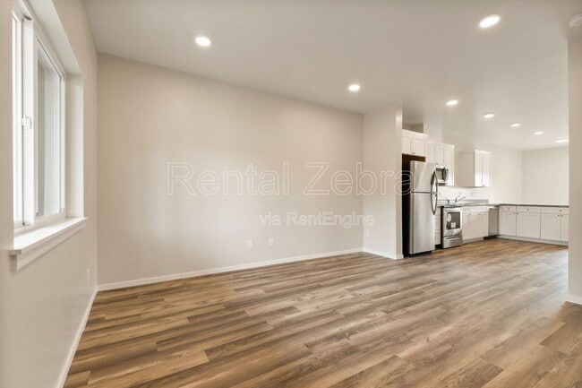 Building Photo - 1682 SW Salmon Ave