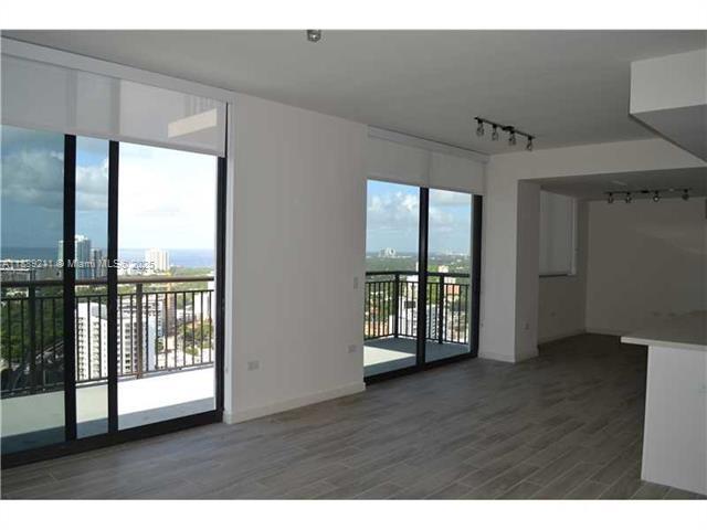 Building Photo - 999 SW 1st Ave