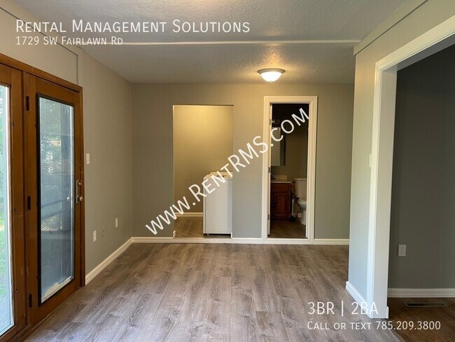 Building Photo - 1729 SW Fairlawn Rd