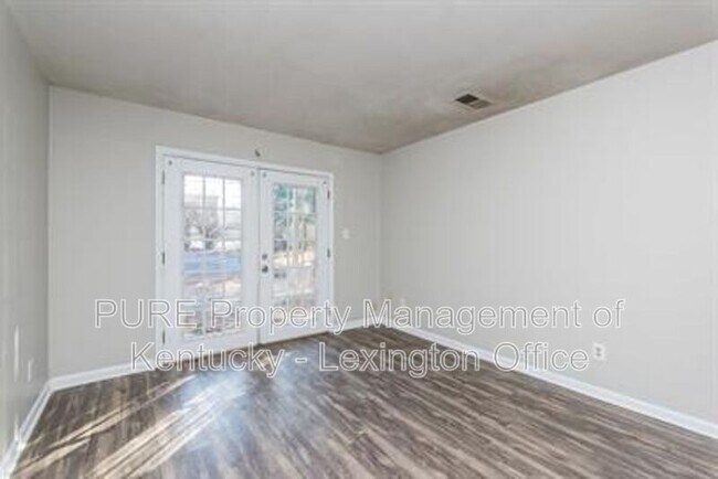 Building Photo - 3736 Camelot Dr