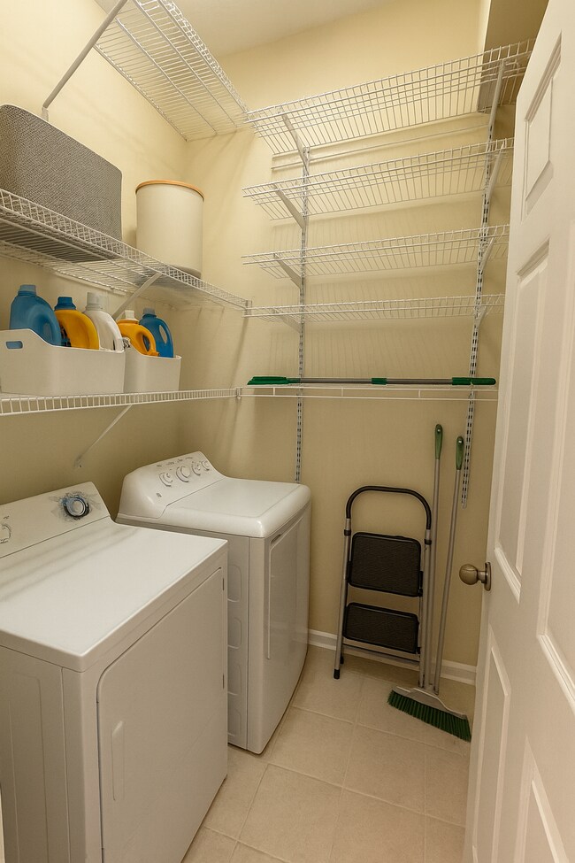 Building Photo - Stunning 3 Bedroom Townhome in Cambridge at Oakleaf Plantation