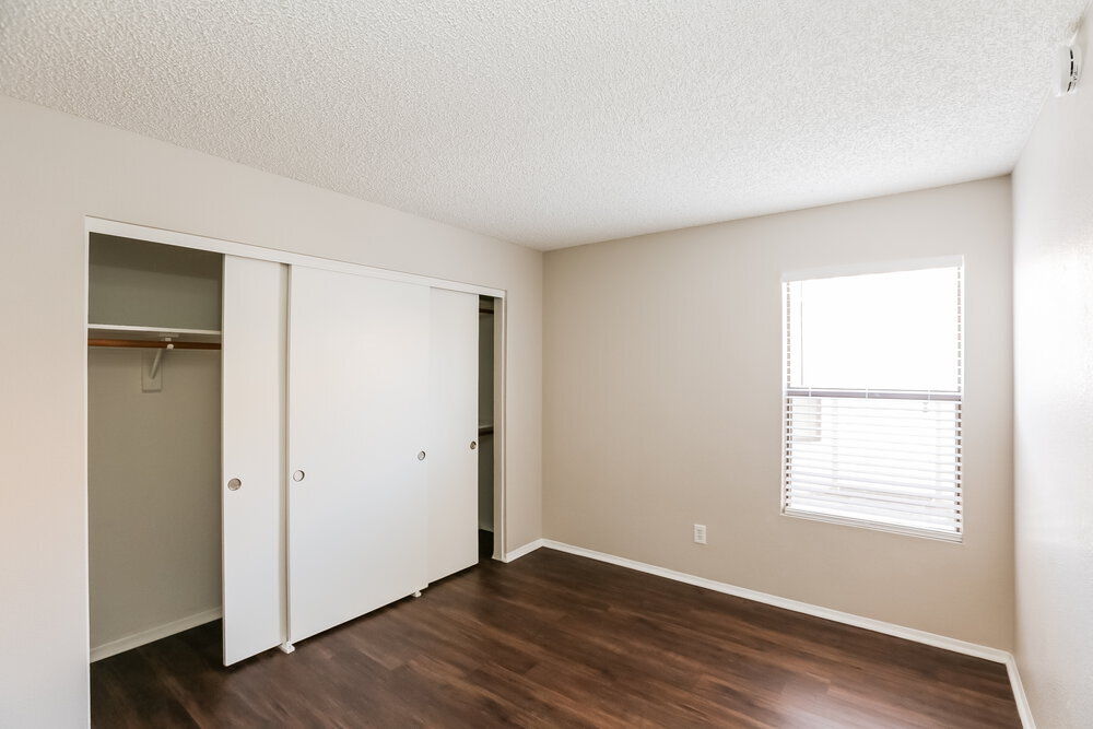 Building Photo - 11622 W Olive Dr