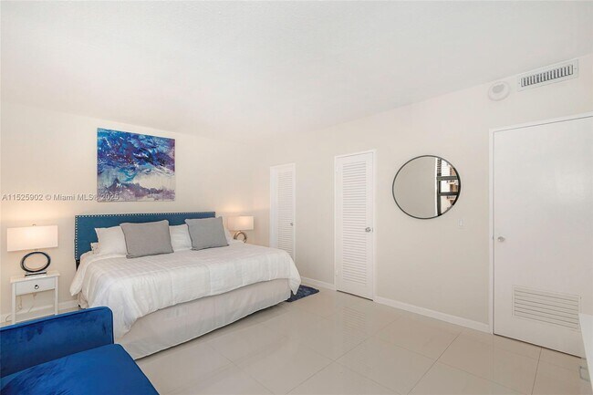 Building Photo - 10185 Collins Ave