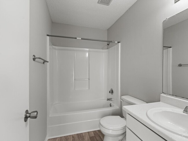 Building Photo - Three Bedroom/Two Bath Townhome