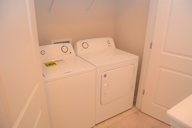 Building Photo - 5212 Prosperity Church Rd