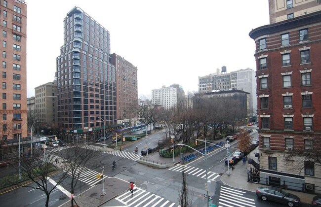 Building Photo - Broadway