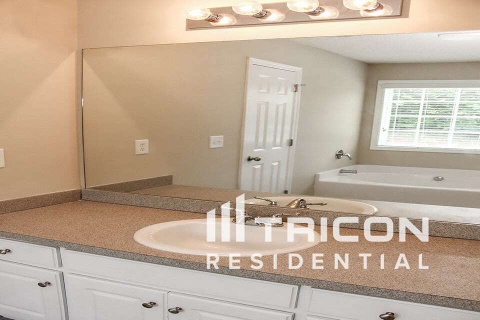 Building Photo - 1693 Bismarck Cir