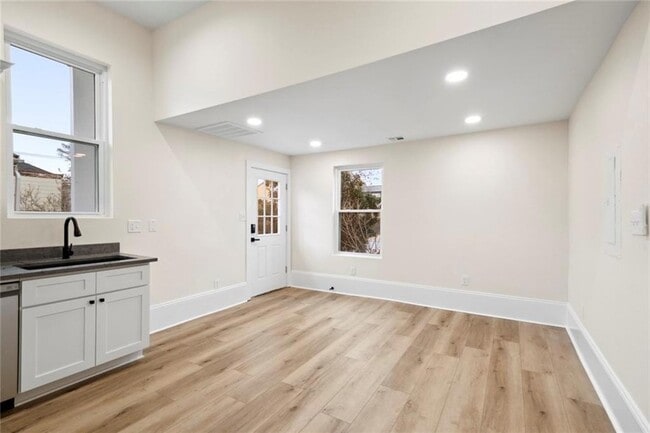 Building Photo - 1625 Second Street Unit 2