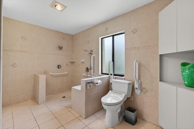 Building Photo - 2925 Riviera Dr