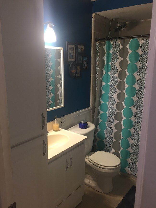 Building Photo - 1600 Ardmore Ave