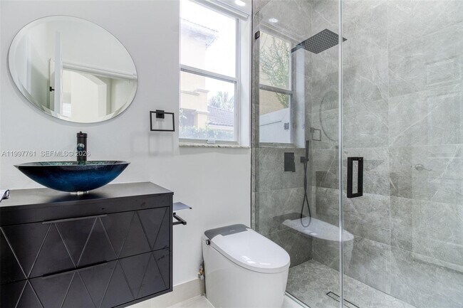 Building Photo - 5363 SW 38th Ave