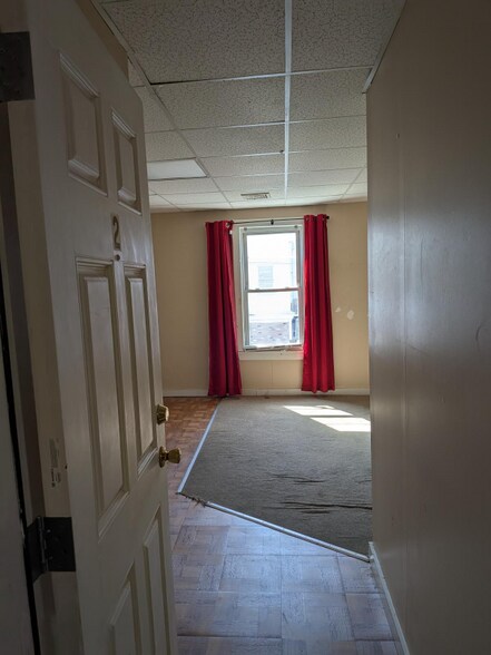Building Photo - 437 Bay St