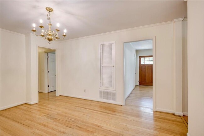Building Photo - 552 Whitehead Dr