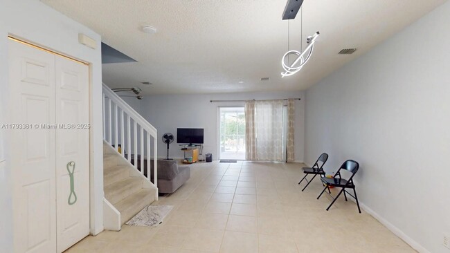 Building Photo - 4714 SW 13th Ct