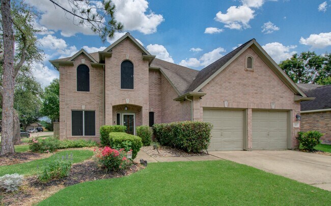 Building Photo - 3203 Blaesser Dr
