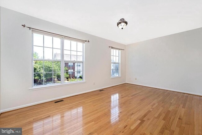 Building Photo - 45515 Lakemont Square