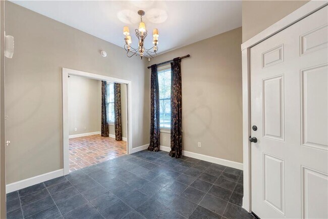 Building Photo - 305 Jackson St N