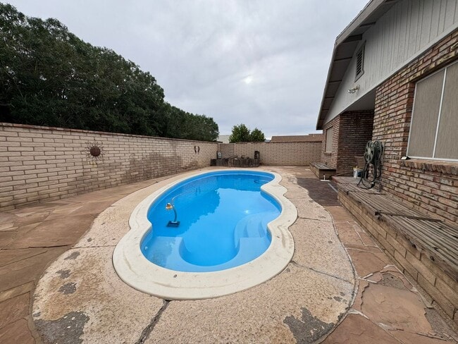 Building Photo - 3Br 3Ba House with Pool Across- RIVERFRONT with Balcony Observation Deck