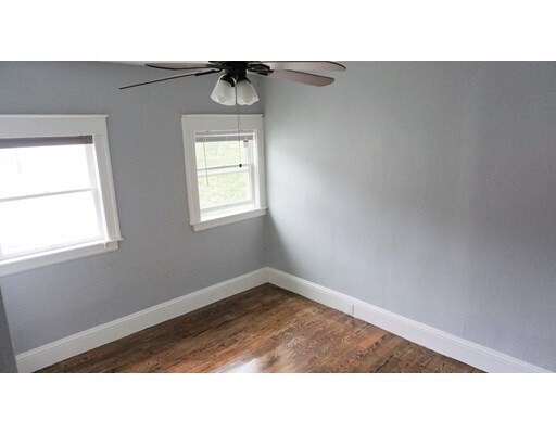 Building Photo - 123 Thorndike St