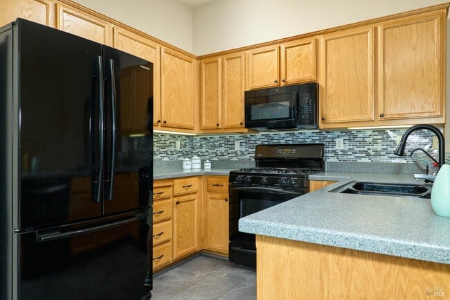Building Photo - 512 Twin Pines Dr