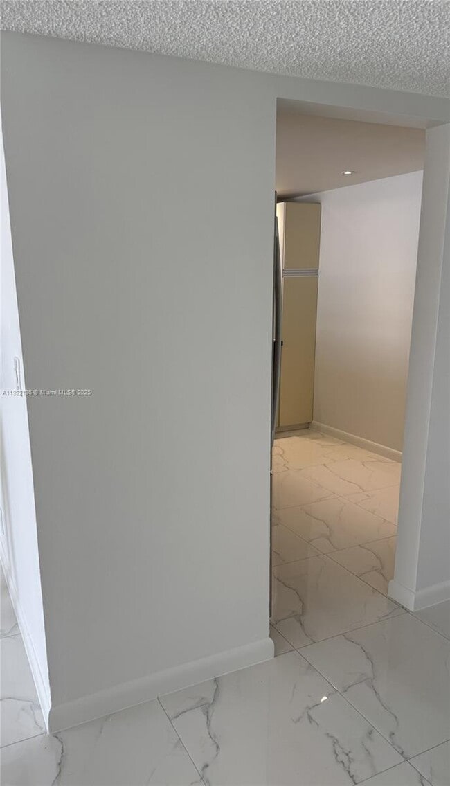 Building Photo - 18151 NE 31st Ct