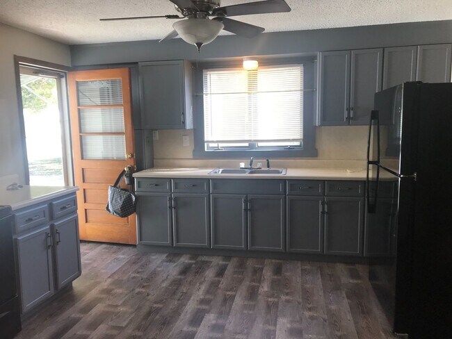 Building Photo - COMING SOON! Cute South County Cottage with White Picket fence, and  Garage