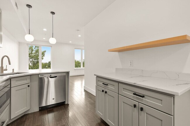 Building Photo - Beautiful 2 Bed/2 Bath in Petworth