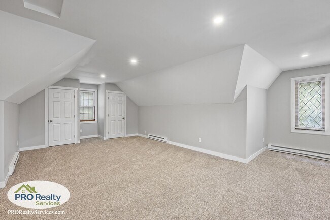 Building Photo - 3 Bedroom Home in St. Paul